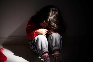 Una de cada 5 niñas son víctimas de abuso a nivel mundial y lanzan una guía para promover "coberturas respetuosas"
