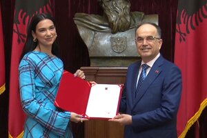 Dua Lipa recibió la ciudadanía albanesa: "Agradecida y orgullosa por este honor"