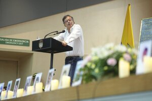 El presidente de Colombia Gustavo Petro en el acto memoria por las víctimas de la masacre. (Fuente: AFP)