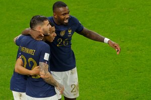 Francia goleó y pasó a cuartos de final con un doblete de Mbappé 