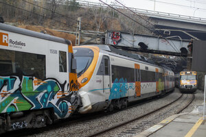 Dos trenes chocaron en la estación Montcada i Reixac-Manresa, en Barcelona. Imagen: EFE