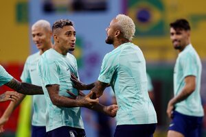 Brasil y Croacia disputan los cuartos de final del Mundial Qatar 2022 (Fuente: NA)