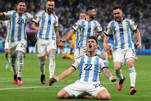 Lautraro Martínez festeja su gol, para el 4-2, en el quinto penal de la Argentina. (Fuente: AFP)