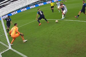 Julián Álvarez lo hizo de nuevo: tras una jugada bárbara de Messi, puso el 3-0