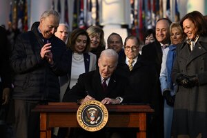 "Amor es amor": Joe Biden promulgó la ley que protege el matrimonio homosexual