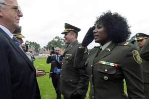 Por primera vez la policía de Colombia le permitió a una oficial llevar su pelo afro  (Fuente: AFP)