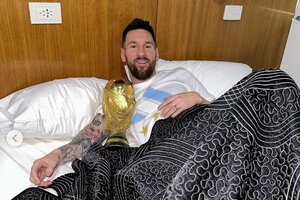 Leo Messi durmió con la Copa del Mundo