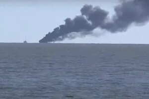 Se incendia un barco en el Río de La Plata