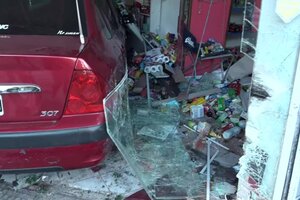 Un auto se incrustó en un kiosco de Almagro y su conductor estaba alcoholizado 
