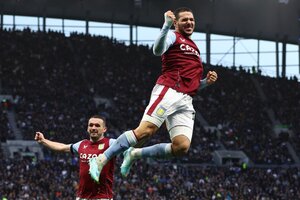 Premier League: Aston Villa ganó con gol de Buendía y "Dibu" Martínez en el banco (Fuente: NA)