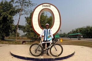 La historia del ciclista de Bangladesh que recorrió 1003 kilómetros en honor a Lionel Messi