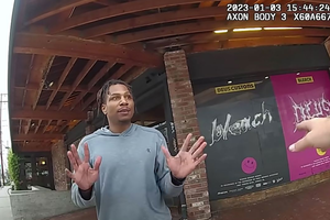 Imagen de la camara corporal de la Policia de Los Angeles en el momento de la detención de Anderson.