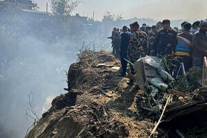 Se estrelló un avión en Nepal y murieron al menos 68 personas  (Fuente: Télam)