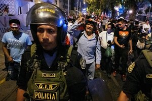 Perú: la represión y el estado de emergencia no detienen las masivas protestas (Fuente: AFP)