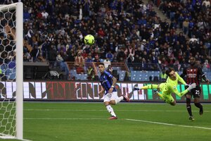 Golazo espectacular de Lautaro Martínez en el 3-0 del Inter al Milan (Fuente: AFP)