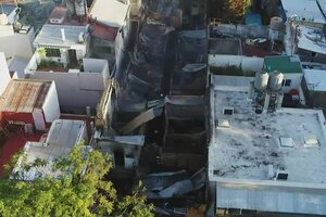 Gran incendio en Villa Ortúzar: buscan a una mujer y evacuaron a 35 familias