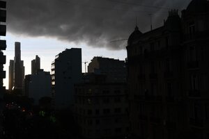 Se "hizo de noche" y llegó la tormenta a la Ciudad: ¿Hasta cuándo llueve? (Fuente: Télam)