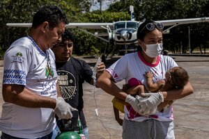 Brasil: se multiplican los rescates aéreos de niños yanomamis enfermos en la Amazonia (Fuente: EFE)