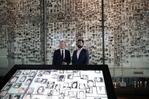 Gabriel Boric y Olaf Scholz en el Museo de la Memoria y los Derechos Humanos  en Chile (Fuente: AFP Presidencia de Chile Alex Ibañez)