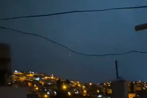 Las luces en el cielo se vieron segundos antes del terremoto en Turquía y Siria. (Foto: captura de video)