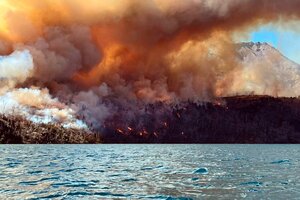 La propagación de incendios en Parque Nacional Los Alerces es más lenta, pero siguen combatiendo las llamas   (Fuente: Télam)