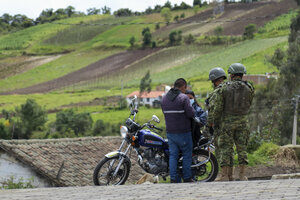 Colombia y Ecuador: refuerzan militarización contra el narcotráfico (Fuente: EFE)