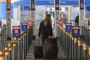 Una mujer se enojó por la tasa de exceso de equipaje y dijo que llevaba "una bomba" en su valija