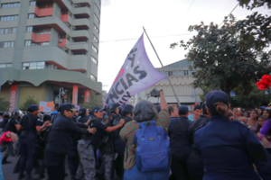 8M en Jujuy: el gobierno provincial reprimió a las mujeres   (Fuente: Mariana Mamani)