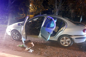 El auto en el que huyeron los atacantes de la casa de Machuca, interceptado en ruta 9.