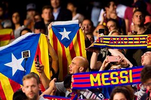 El Camp Nou y un grito de corazón: los hinchas pidieron por el regreso de Lionel Messi 