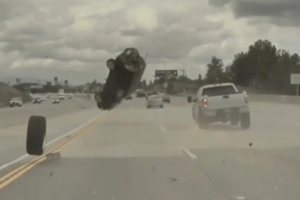 Como en Hollywood: el impactante video de una 4x4 que vuela en una ruta de California (Fuente: Captura de vídeo )