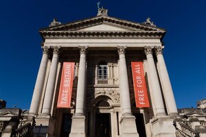 Reabre sus puertas el Tate Britain con  artistas emblemáticas en lugar central