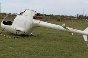 Un helicóptero cayó a tierra segundos después de despegar y el piloto salió ileso (Fuente: NA)