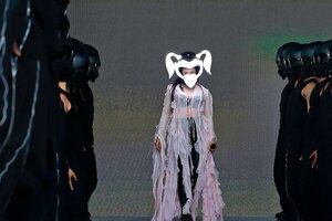 Rosalía y Bad Bunny impresionaron con sus looks en Coachella 2023