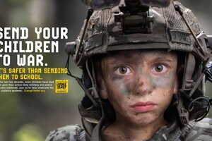 EE. UU.: una campaña contra la portación de armas advierte que "es más seguro enviar tus hijos a la guerra que al colegio"