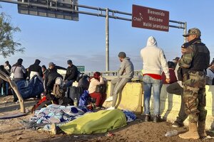 Cientos de migrantes varados en Tacna, la frontera entre Chile y Perú (Fuente: AFP)
