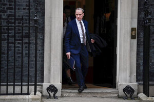 Renunció el viceprimer ministro británico denunciado por acoso laboral