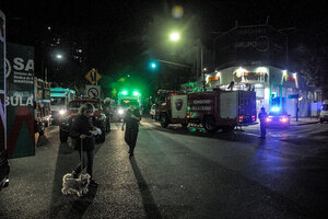 Las ambulancias del SAME que llegaron a Lacarra y Rivadavia. (Fuente: Alejandro Leiva)