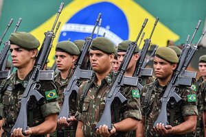 Lula y los militares (Fuente: AFP)
