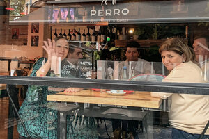 María Eugenia Vidal, Cristian Ritondo (detrás) y Patricia Bullrich se reunieron en un local de Palermo. 