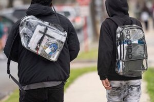Estados Unidos: alumnos de un condado de Florida solo podrán llevar mochilas transparentes a la escuela
