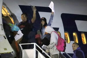 Partió hacia Venezuela un avión con migrantes varados en la frontera entre Chile y Perú (Fuente: AFP)