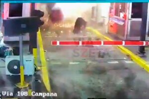 El impactante choque a 120 kilómetros por hora de un auto contra la cabina del peaje en Panamericana