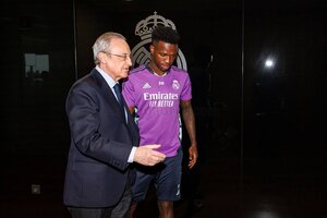 El gesto de Florentino Pérez a Vinicius Jr. tras los graves insultos racistas  (Fuente: Real Madrid)