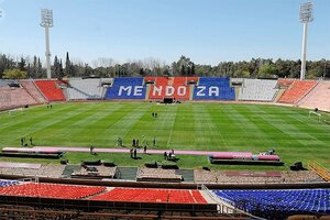 Mundial Sub 20: crecen las críticas por tapar símbolo de las islas Malvinas en el estadio de Mendoza (Fuente: Télam)