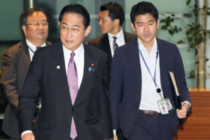 Japón: el primer ministro despidió a su hijo después de una polémica fiesta en la residencia oficial (Fuente: KYODO)