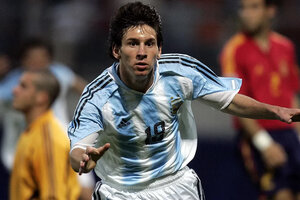 El día que Messi metió 2 goles y Argentina le ganó la final del Mundial Sub 20 a Nigeria (Fuente: AFP)