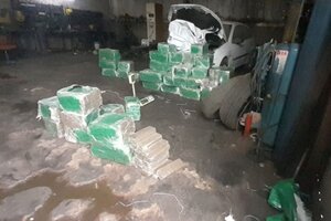 Los ladrillos de marihuana que se encontraron en el galpón-taller mecánico en Funes, Santa Fe.