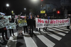 Una protesta contra el futuro Metrobus en avenida Alberdi (Fuente: Télam)