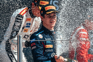 Franco Colapinto festeja en el podio de del GP España de la F3. (Fuente: Twitter)